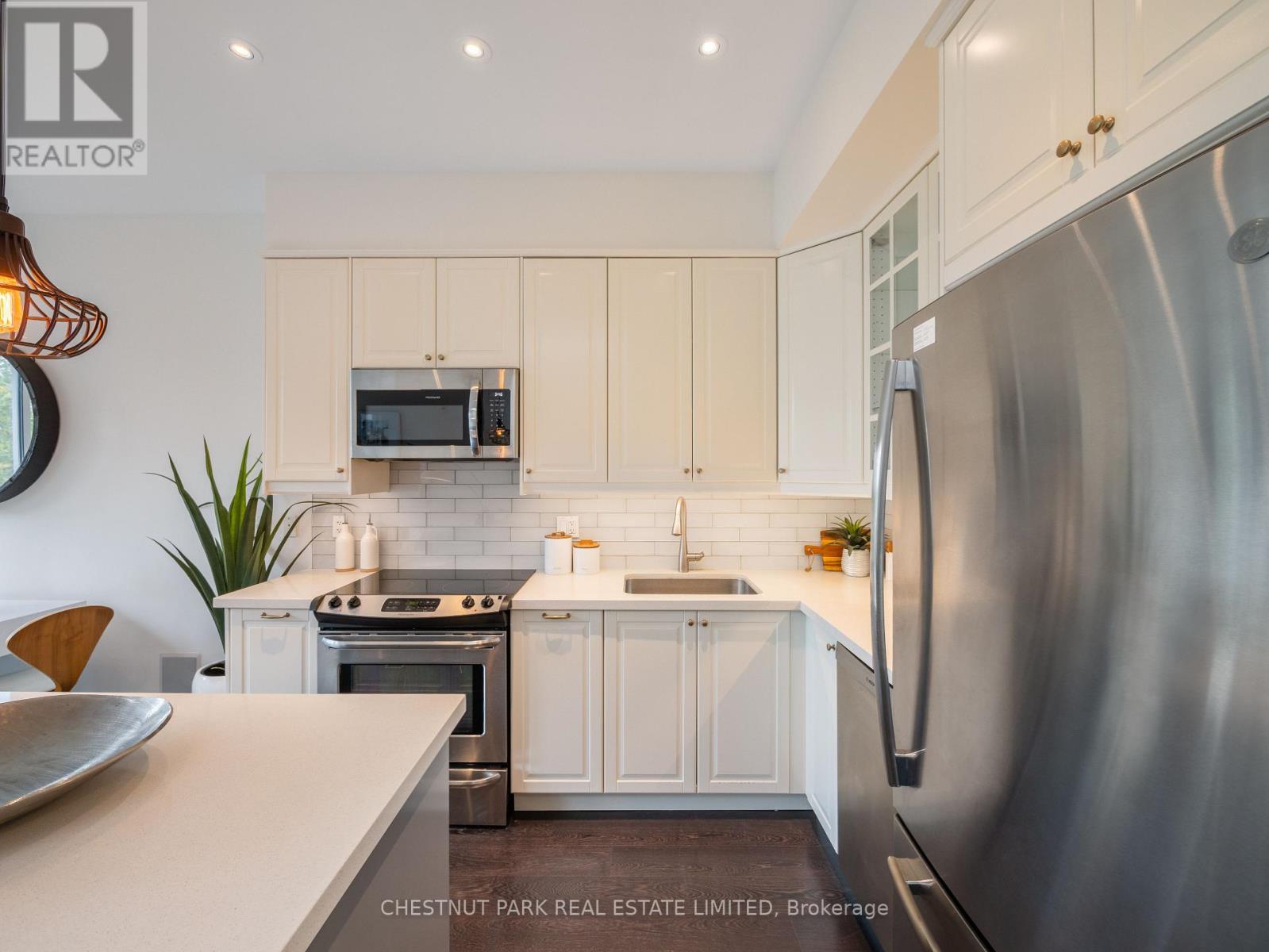 3 - 46 Boston Avenue, Toronto, Ontario  M4M 2T9 - Photo 3 - E12464056
