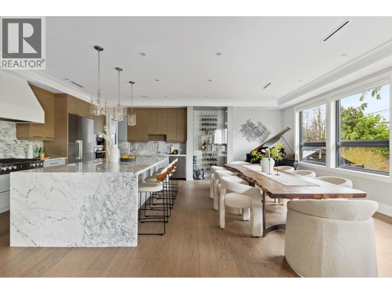 939 Forest Hills Drive, North Vancouver, British Columbia V7R 1M9 - Photo 13 - R3058805