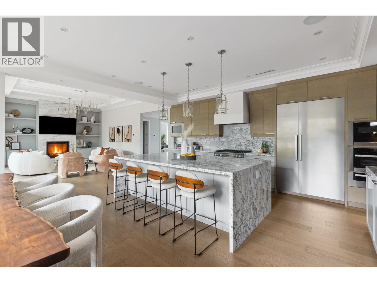 939 Forest Hills Drive, North Vancouver, British Columbia V7R 1M9 - Photo 9 - R3058805