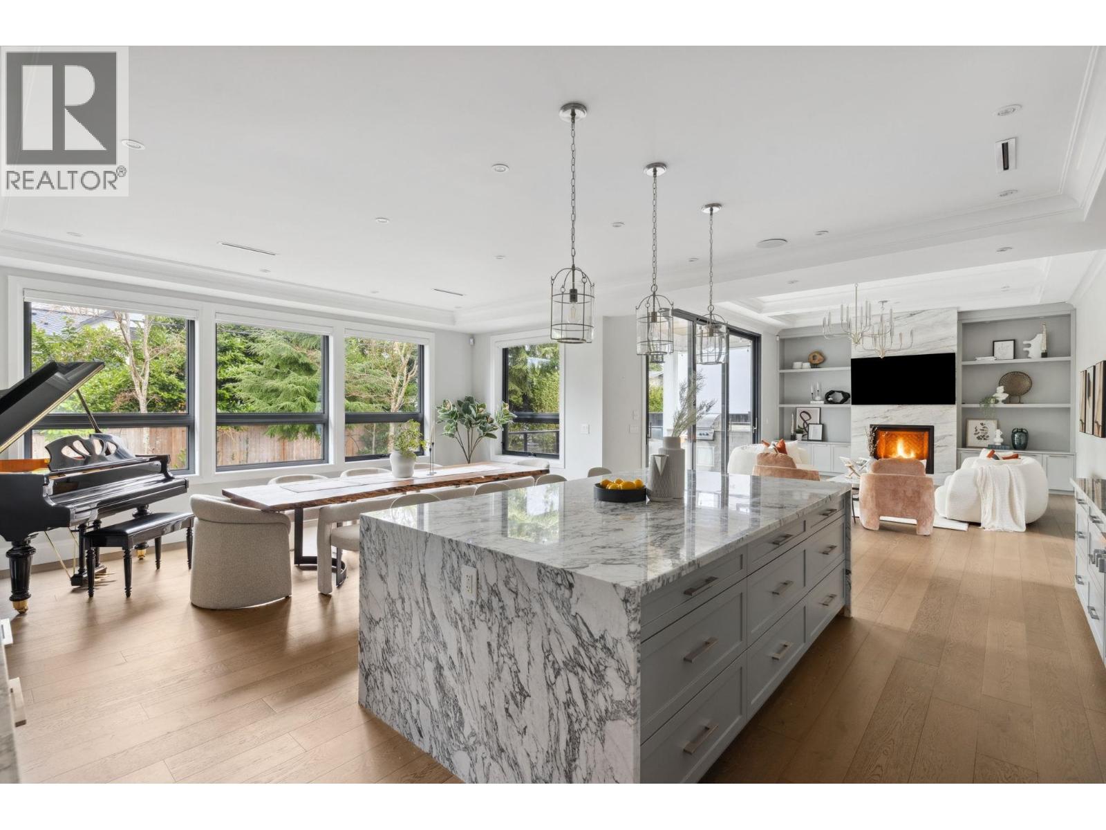 939 Forest Hills Drive, North Vancouver, British Columbia V7R 1M9 - Photo 14 - R3058805