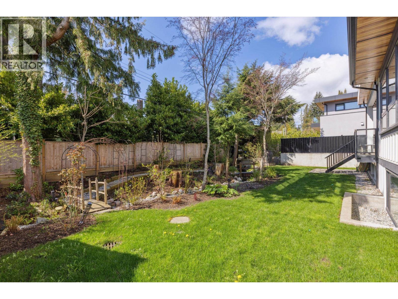939 Forest Hills Drive, North Vancouver, British Columbia V7R 1M9 - Photo 21 - R3058805