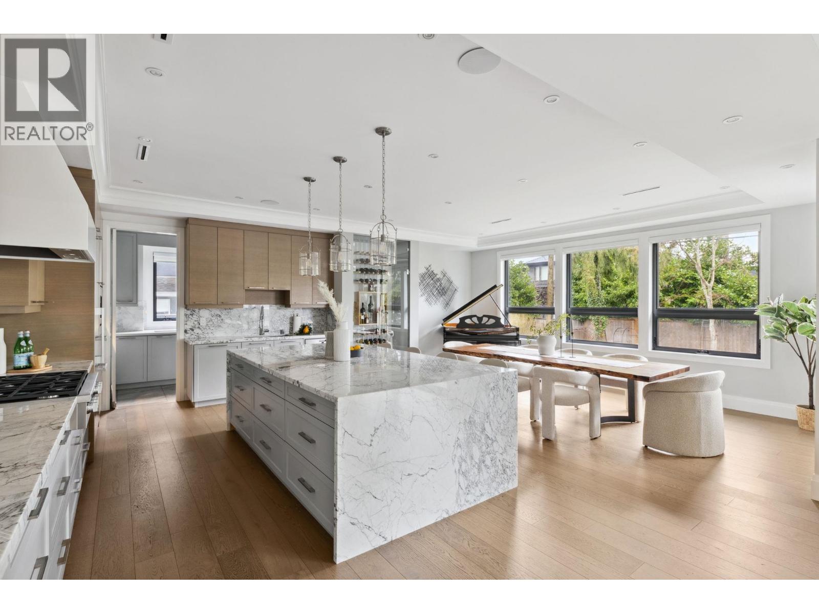 939 Forest Hills Drive, North Vancouver, British Columbia V7R 1M9 - Photo 7 - R3058805