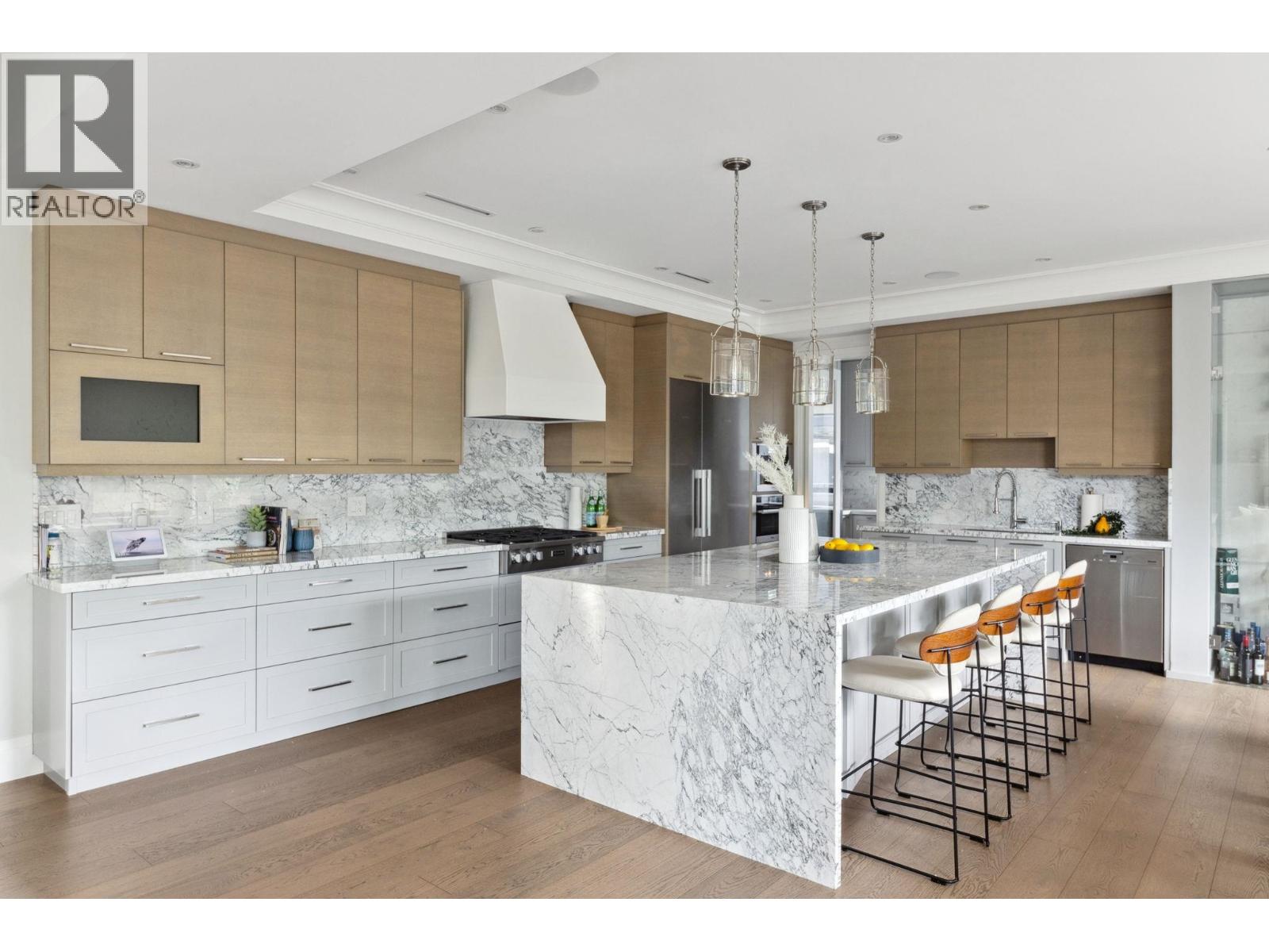 939 Forest Hills Drive, North Vancouver, British Columbia V7R 1M9 - Photo 8 - R3058805