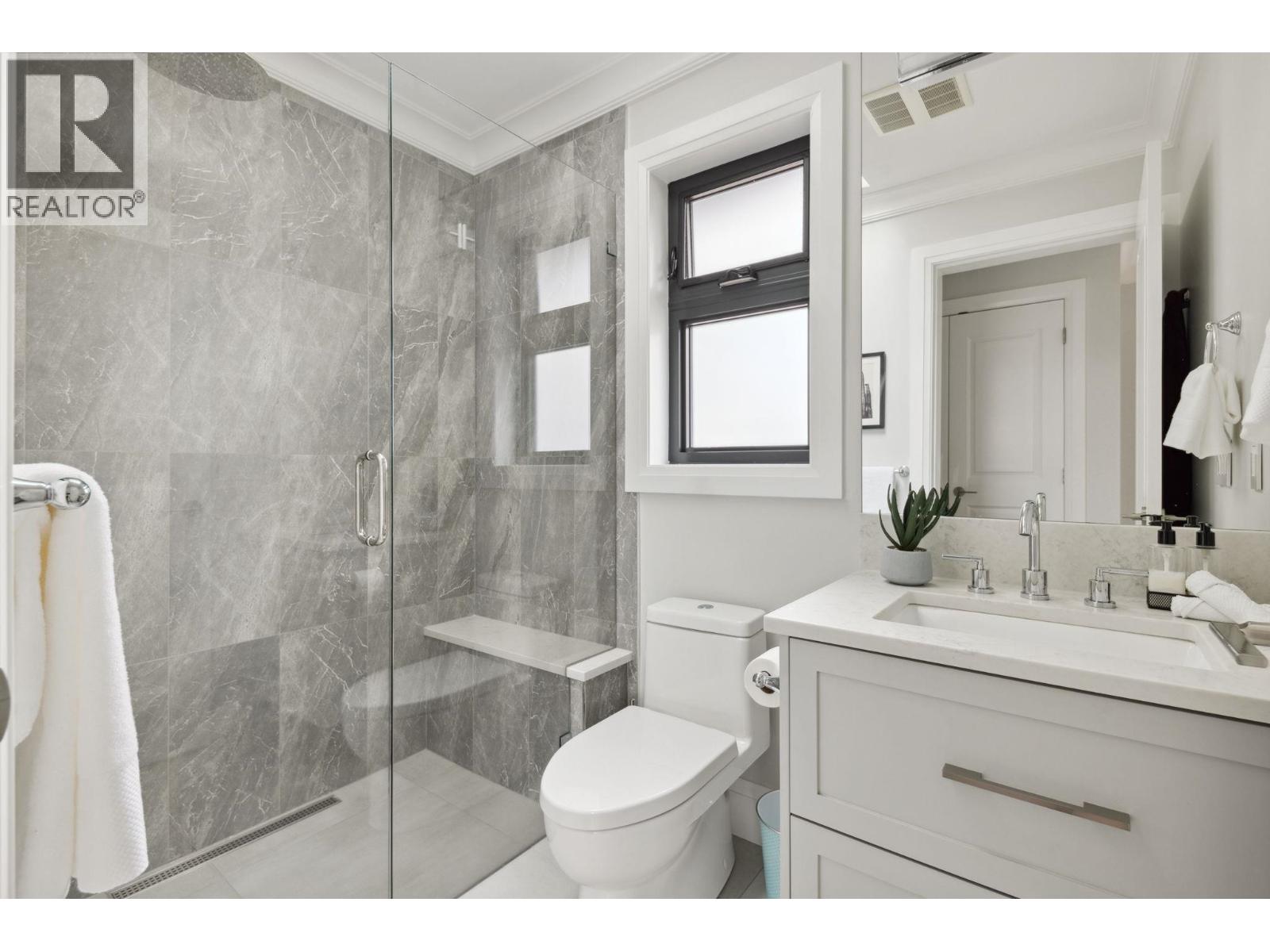 939 Forest Hills Drive, North Vancouver, British Columbia V7R 1M9 - Photo 32 - R3058805