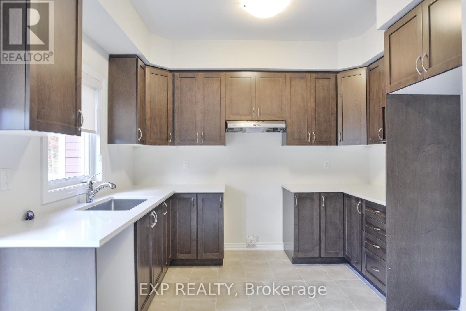 185 Beechwood Forest Lane, Gravenhurst, Ontario  P1P 0H8 - Photo 2 - X12457292