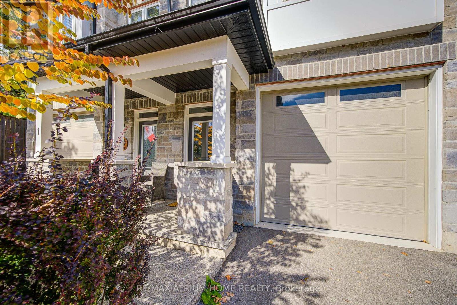 2 - 111 Wilson Street E, Hamilton, Ontario  L9B 2G7 - Photo 2 - X12463932
