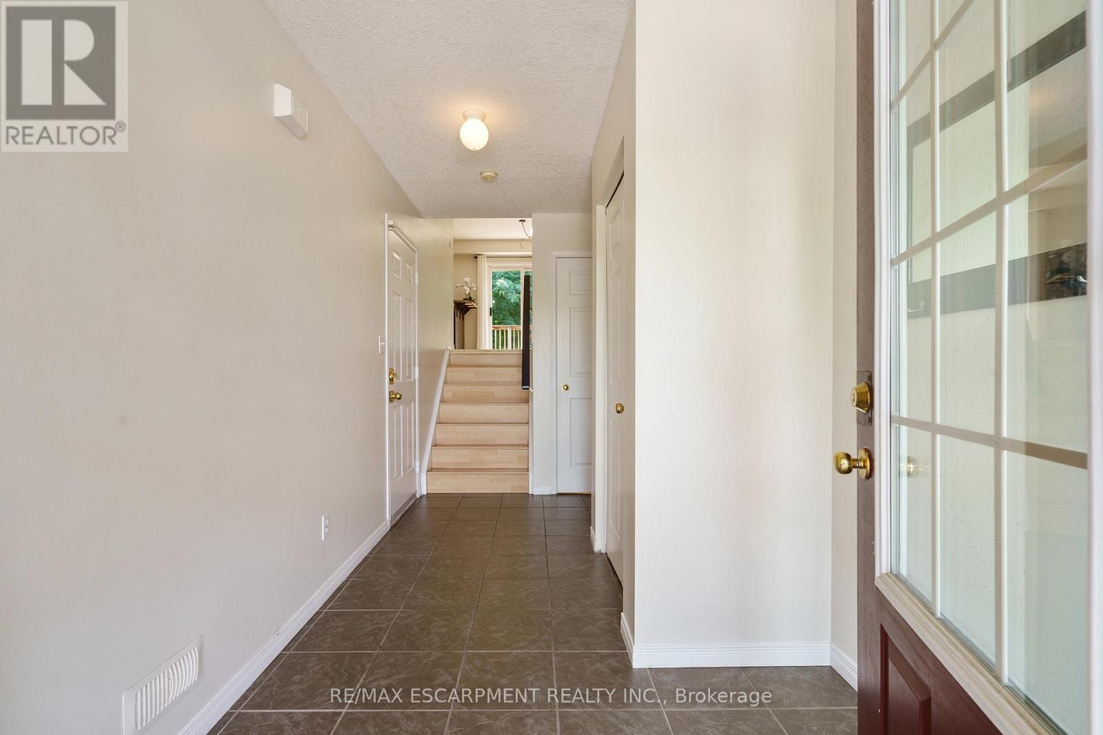 P87 - 175 David Bergey Drive, Kitchener, Ontario  N2E 4H8 - Photo 3 - X12463964