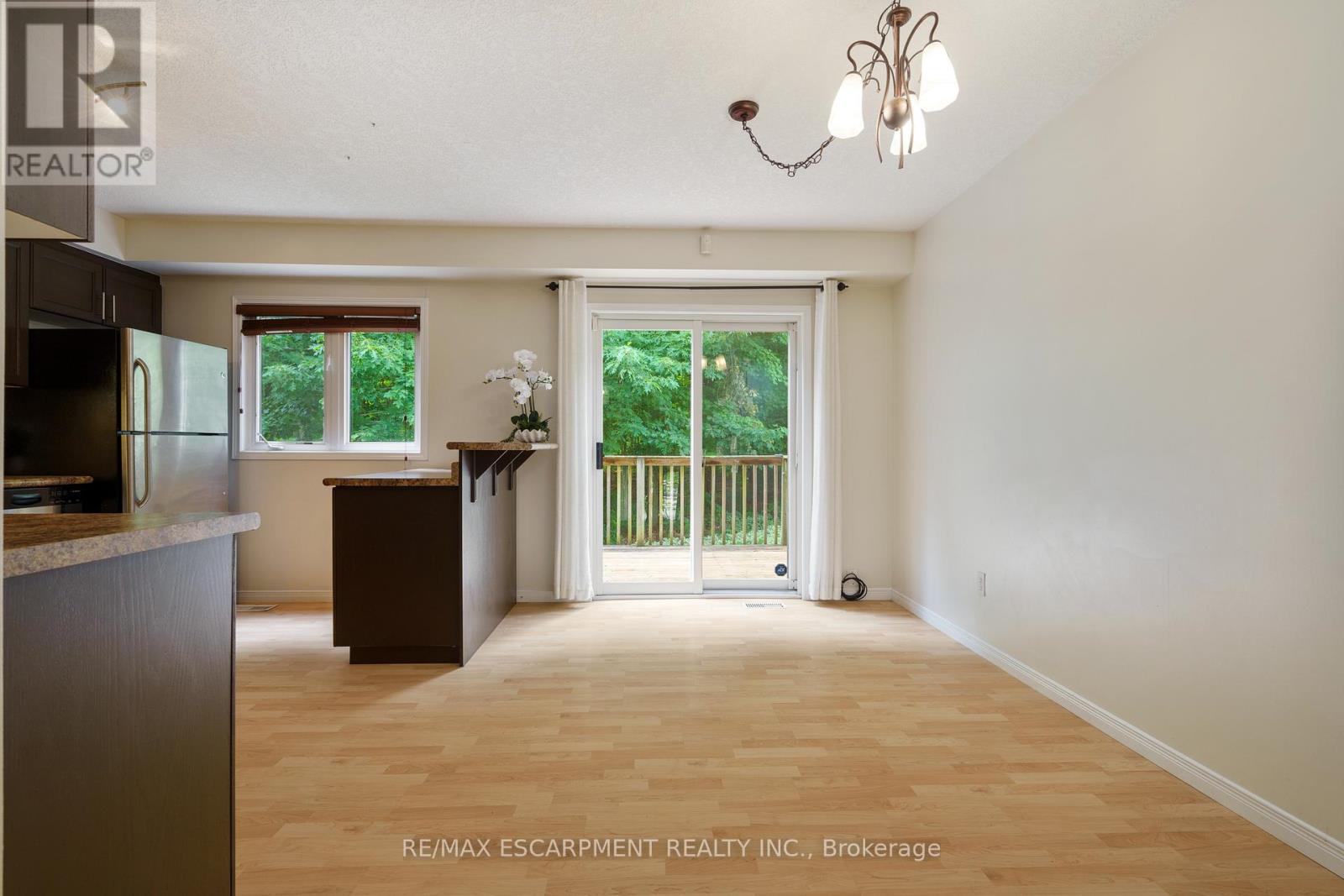 P87 - 175 David Bergey Drive, Kitchener, Ontario  N2E 4H8 - Photo 5 - X12463964
