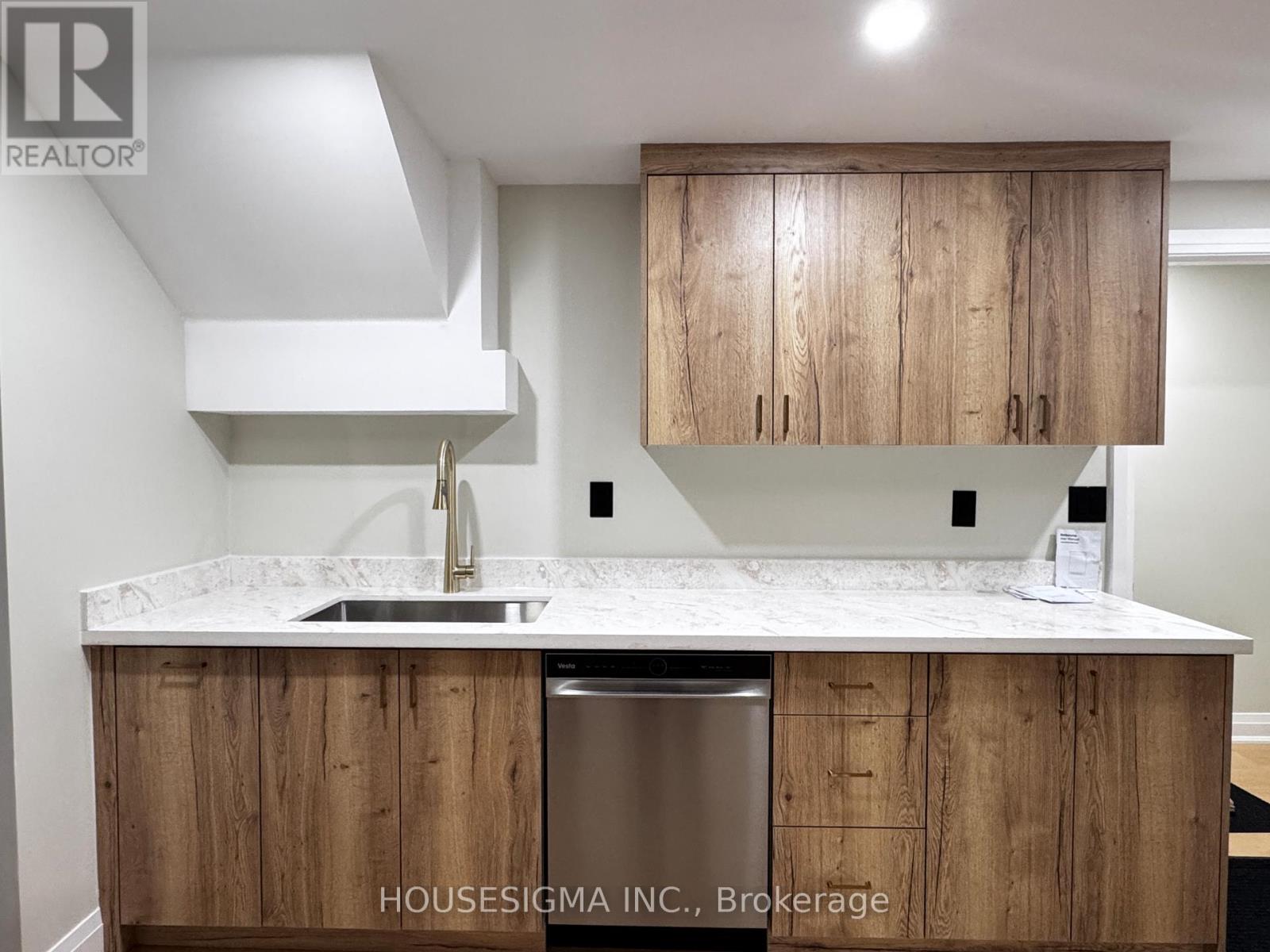 B2 - 9 DELEVAN COURT, Richmond Hill, Ontario