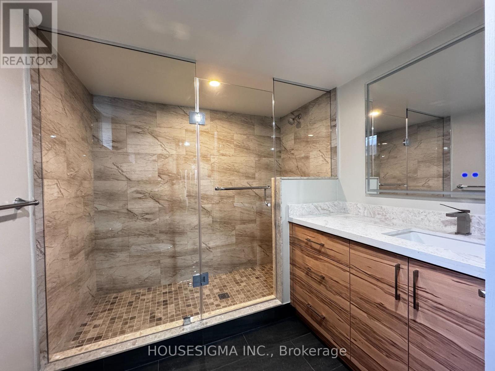 B2 - 9 Delevan Court, Richmond Hill, Ontario  L4B 3W8 - Photo 3 - N12464023