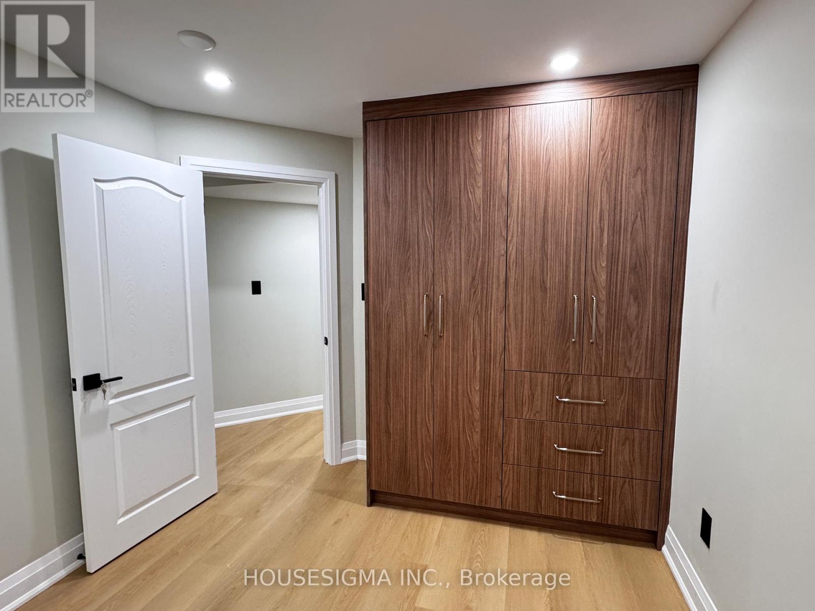 B2 - 9 Delevan Court, Richmond Hill, Ontario  L4B 3W8 - Photo 4 - N12464023