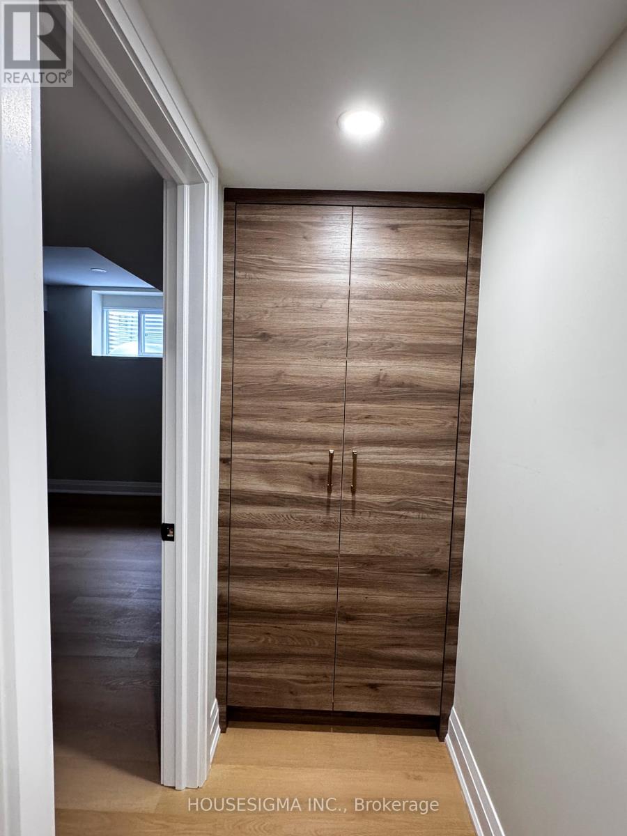 B2 - 9 Delevan Court, Richmond Hill, Ontario  L4B 3W8 - Photo 5 - N12464023