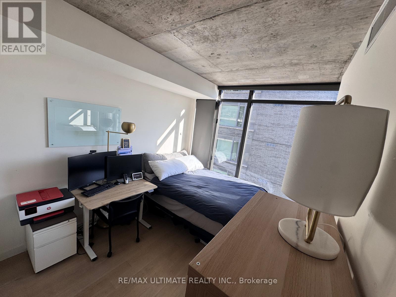 1302 - 111 Bathurst Street, Toronto, Ontario  M5V 0M9 - Photo 16 - C12454305