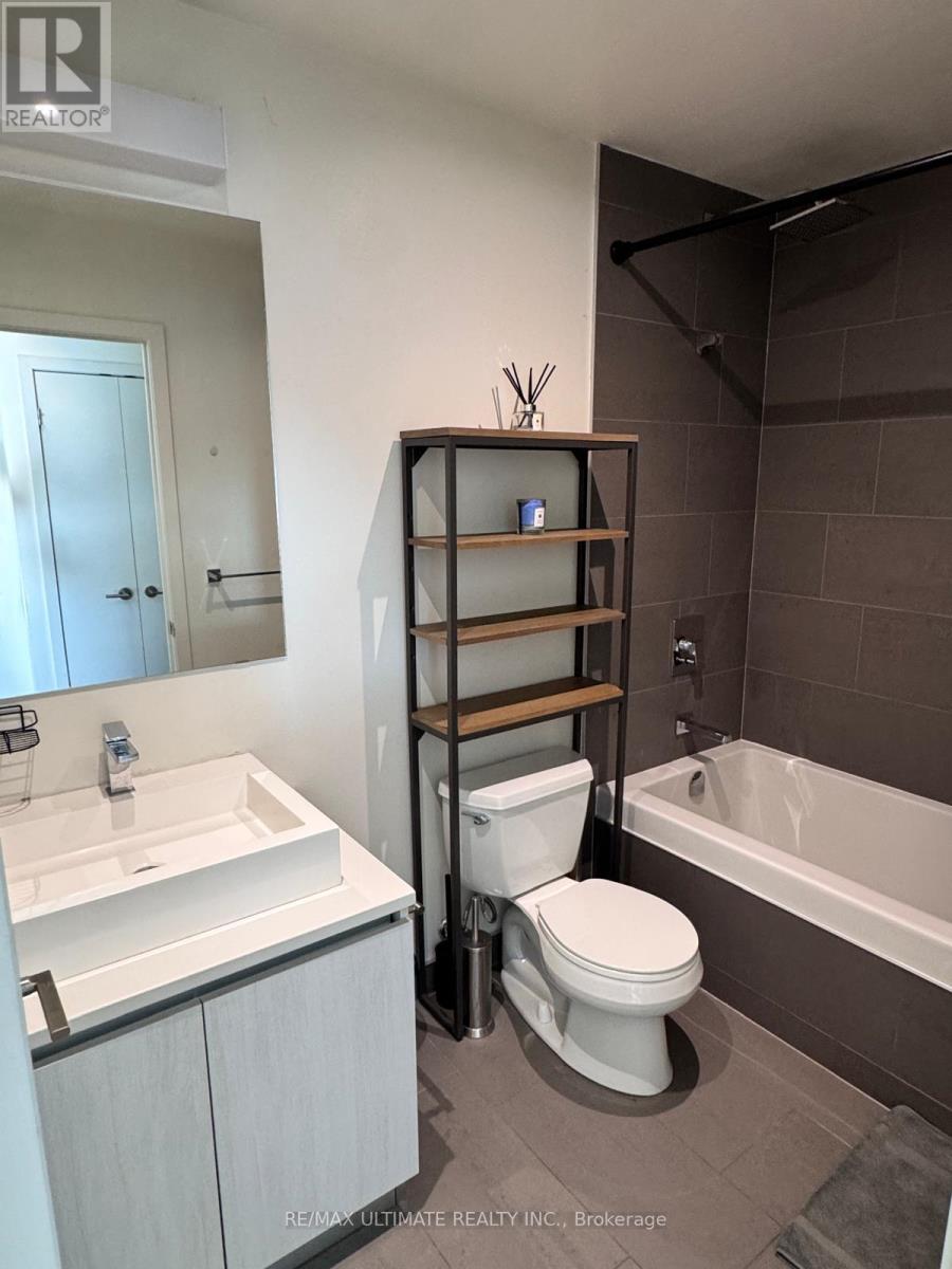 1302 - 111 Bathurst Street, Toronto, Ontario  M5V 0M9 - Photo 20 - C12454305