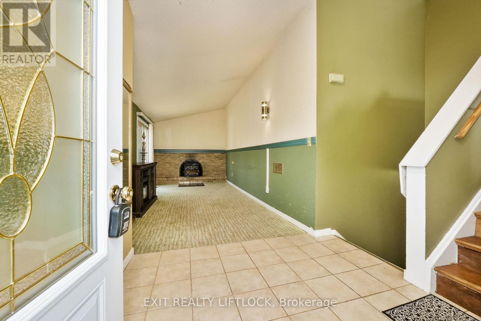 2102 Walker Avenue, Peterborough, Ontario  K9L 1S1 - Photo 9 - X12259976