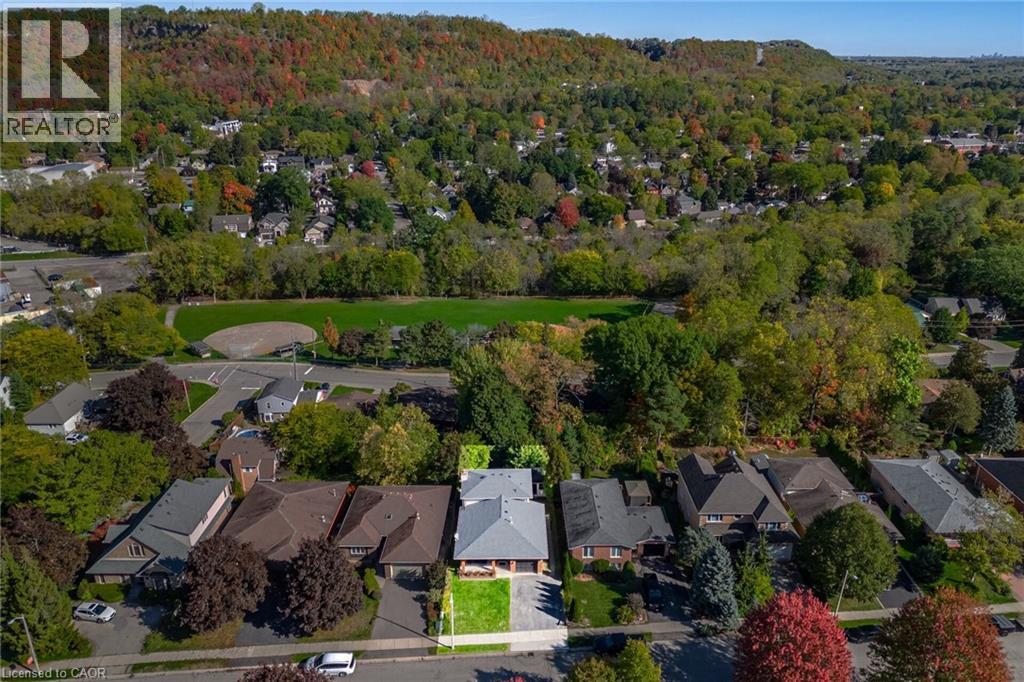 33 Morton Avenue, Dundas, Ontario  L9H 6W6 - Photo 2 - 40778772