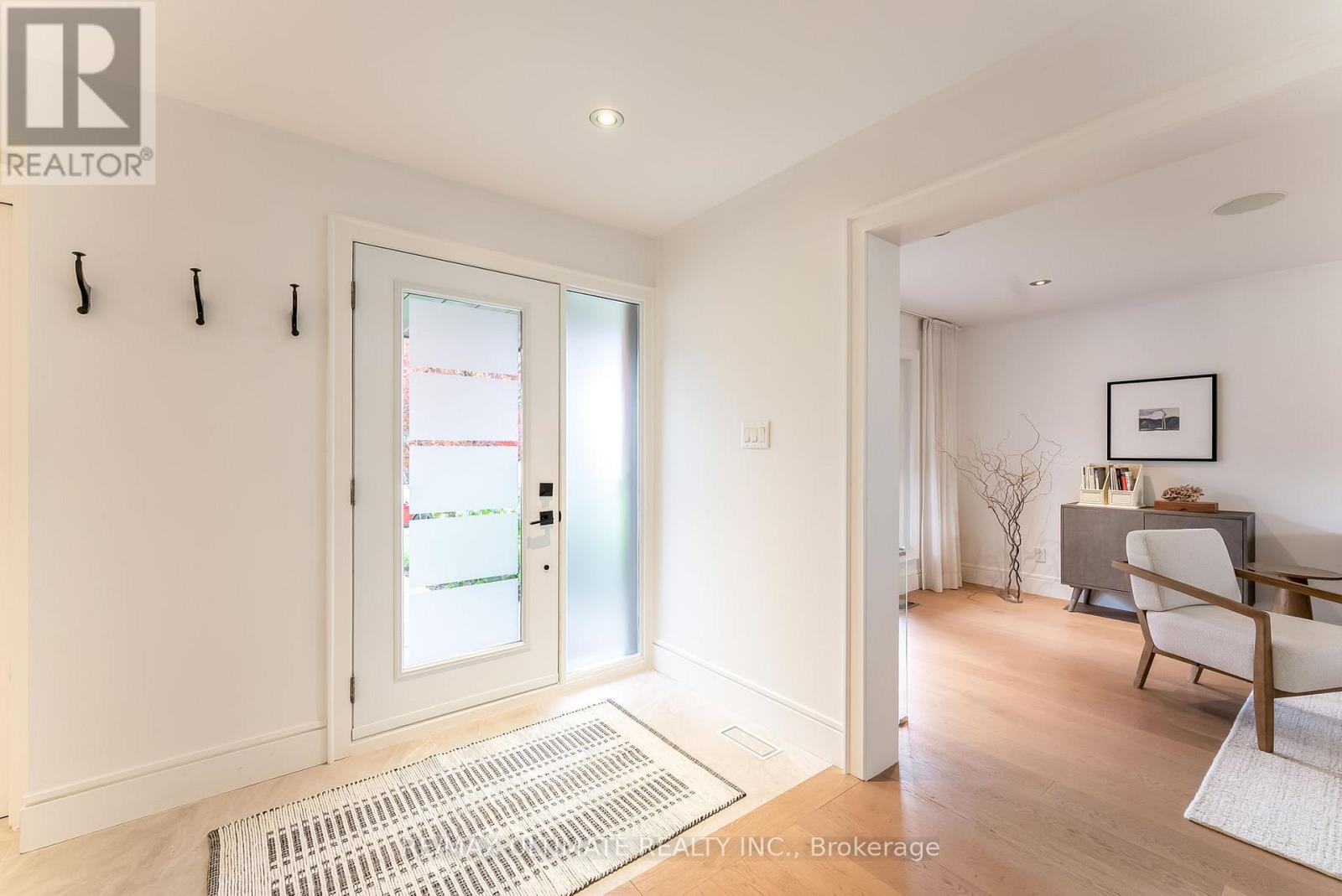 4157 Marblethorne Court, Mississauga, Ontario  L4W 2H9 - Photo 5 - W12463995