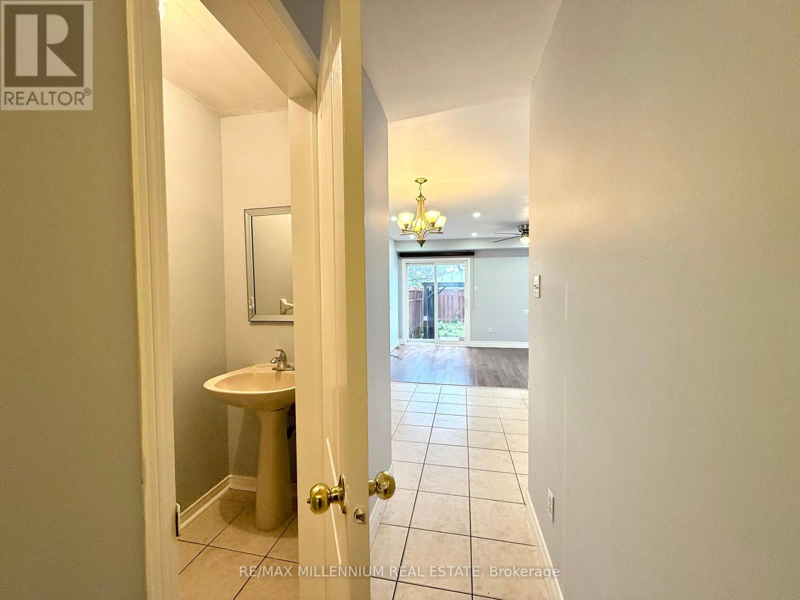 163 Willow Park Dr Drive, Brampton, Ontario  L6R 2N1 - Photo 11 - W12464002