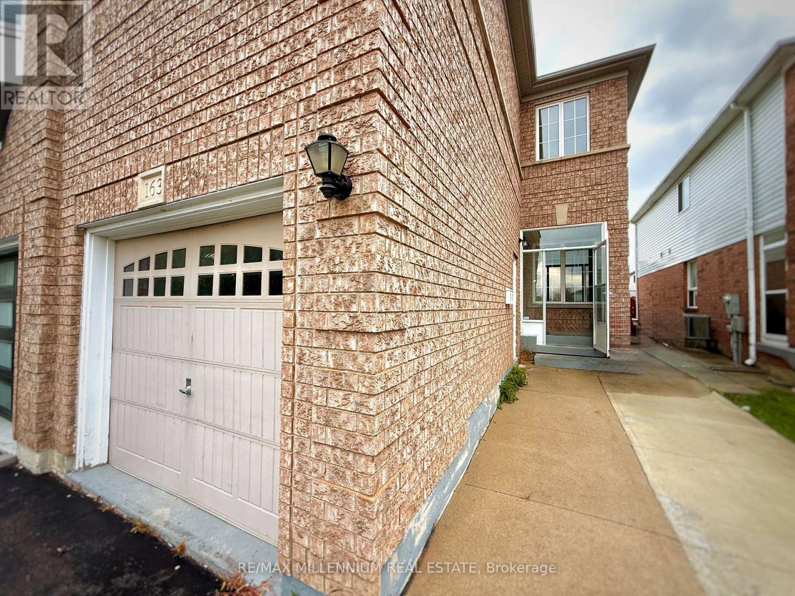 163 Willow Park Dr Drive, Brampton, Ontario  L6R 2N1 - Photo 2 - W12464002