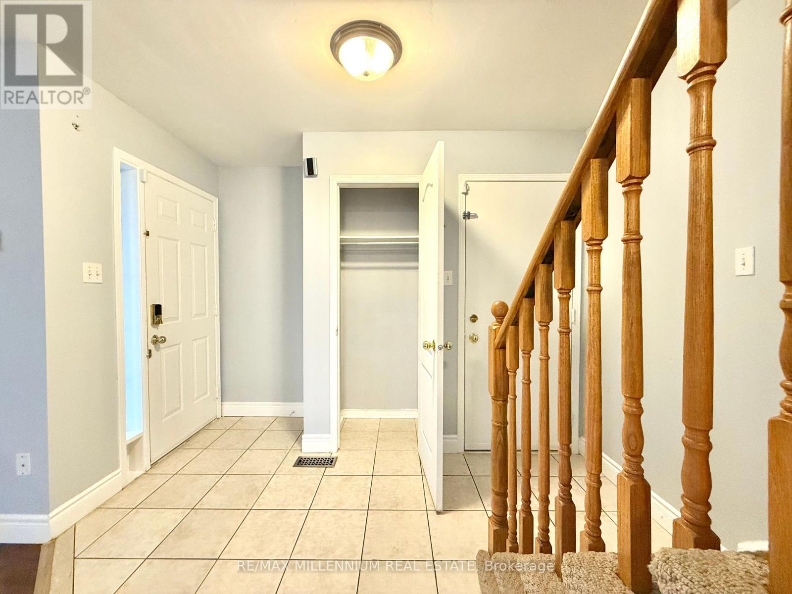 163 Willow Park Dr Drive, Brampton, Ontario  L6R 2N1 - Photo 3 - W12464002