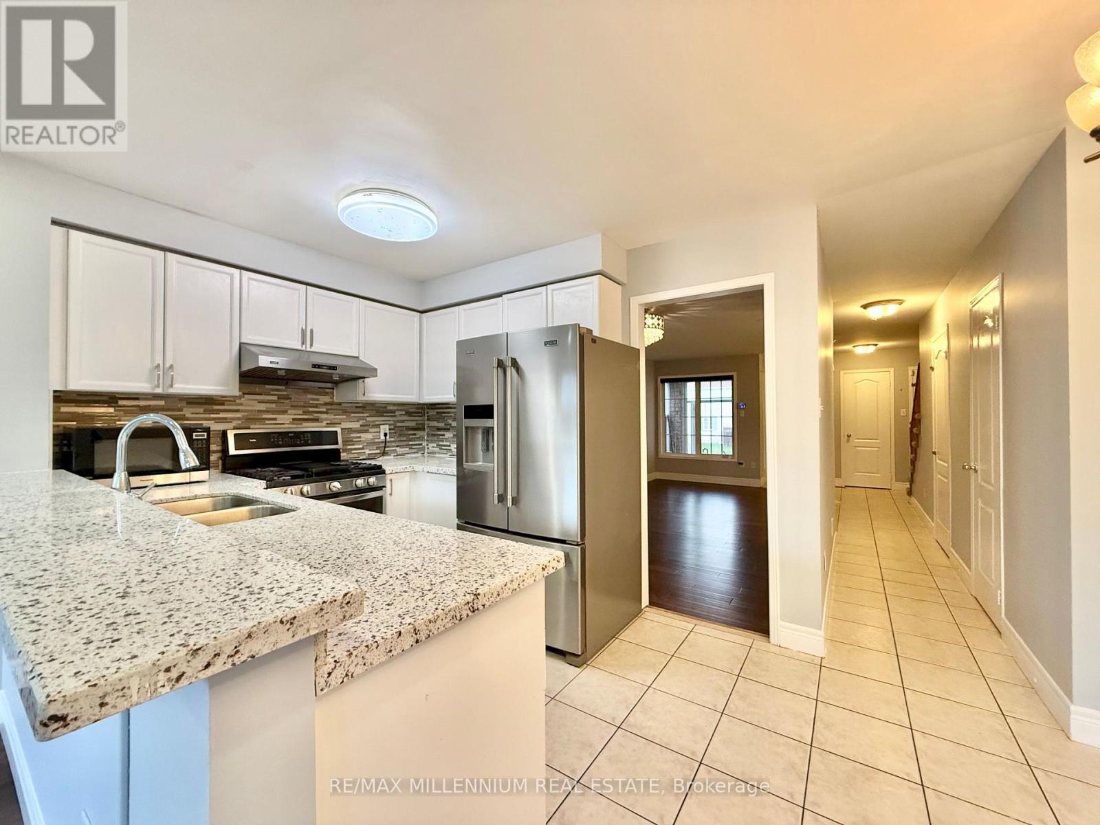 163 Willow Park Dr Drive, Brampton, Ontario  L6R 2N1 - Photo 7 - W12464002