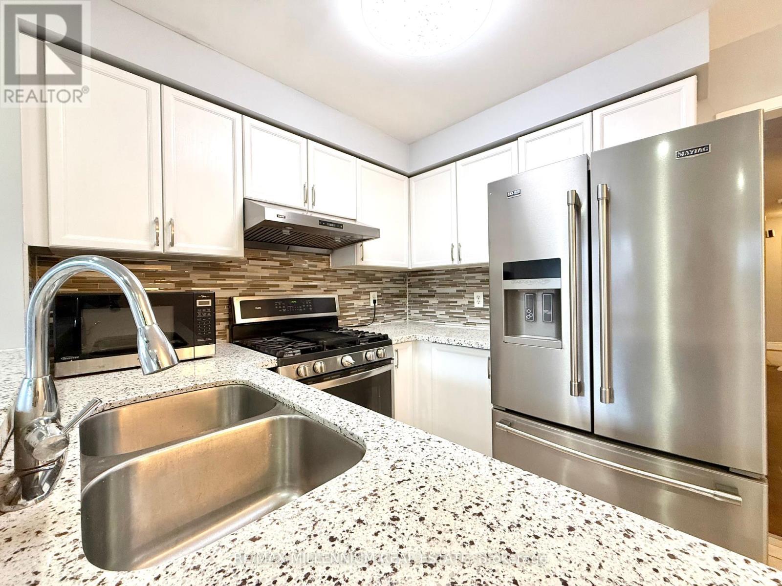 163 Willow Park Dr Drive, Brampton, Ontario  L6R 2N1 - Photo 8 - W12464002