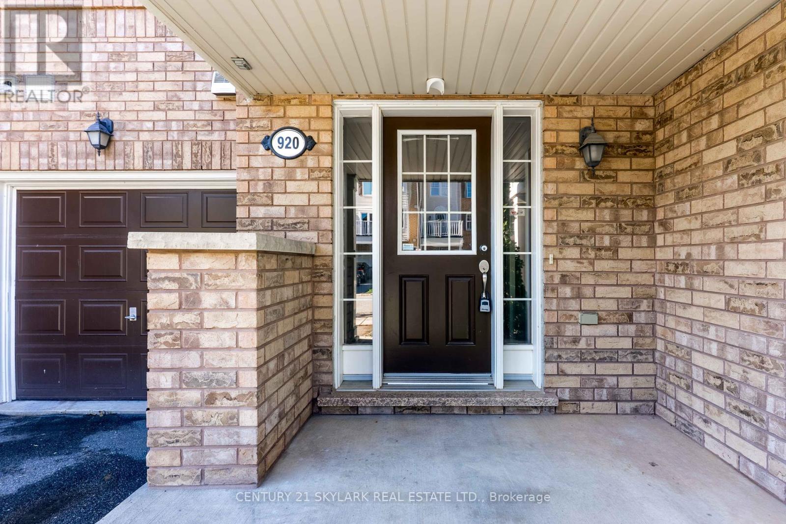 920 Deverell Place, Milton, Ontario  L9T 0M2 - Photo 4 - W12464054