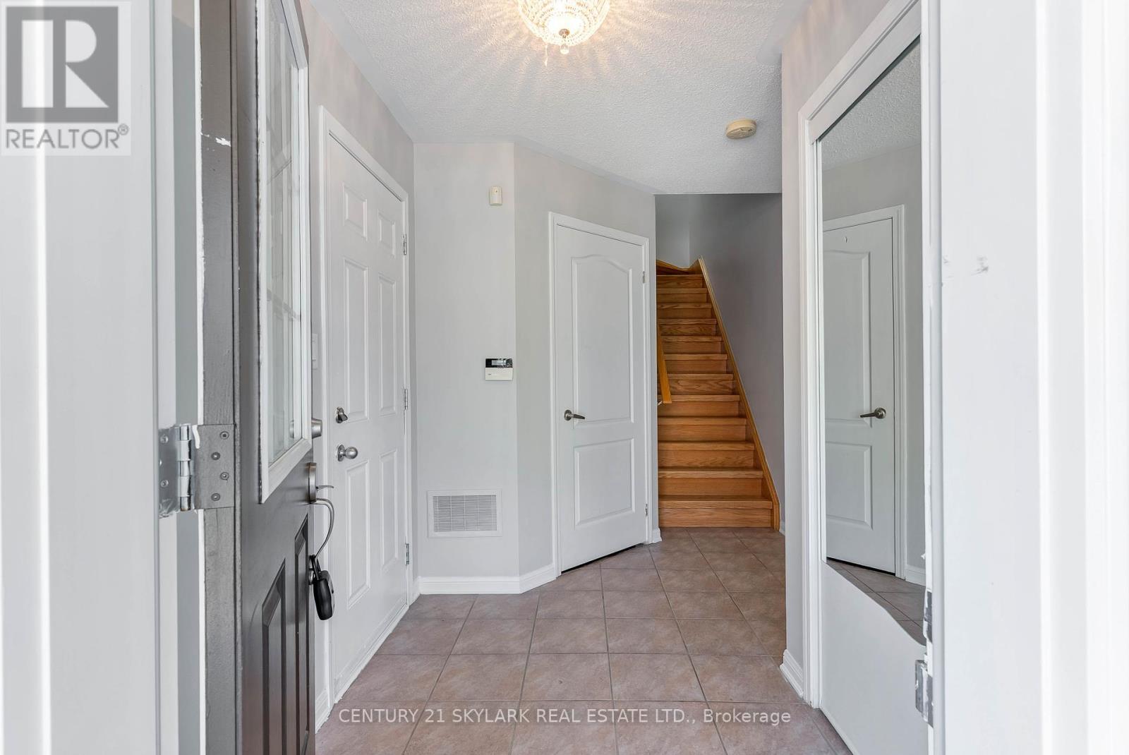 920 Deverell Place, Milton, Ontario  L9T 0M2 - Photo 5 - W12464054