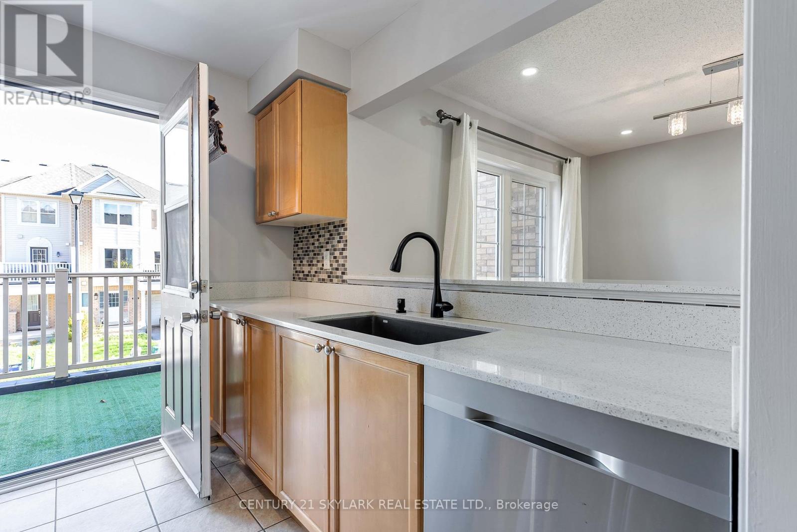 920 Deverell Place, Milton, Ontario  L9T 0M2 - Photo 9 - W12464054