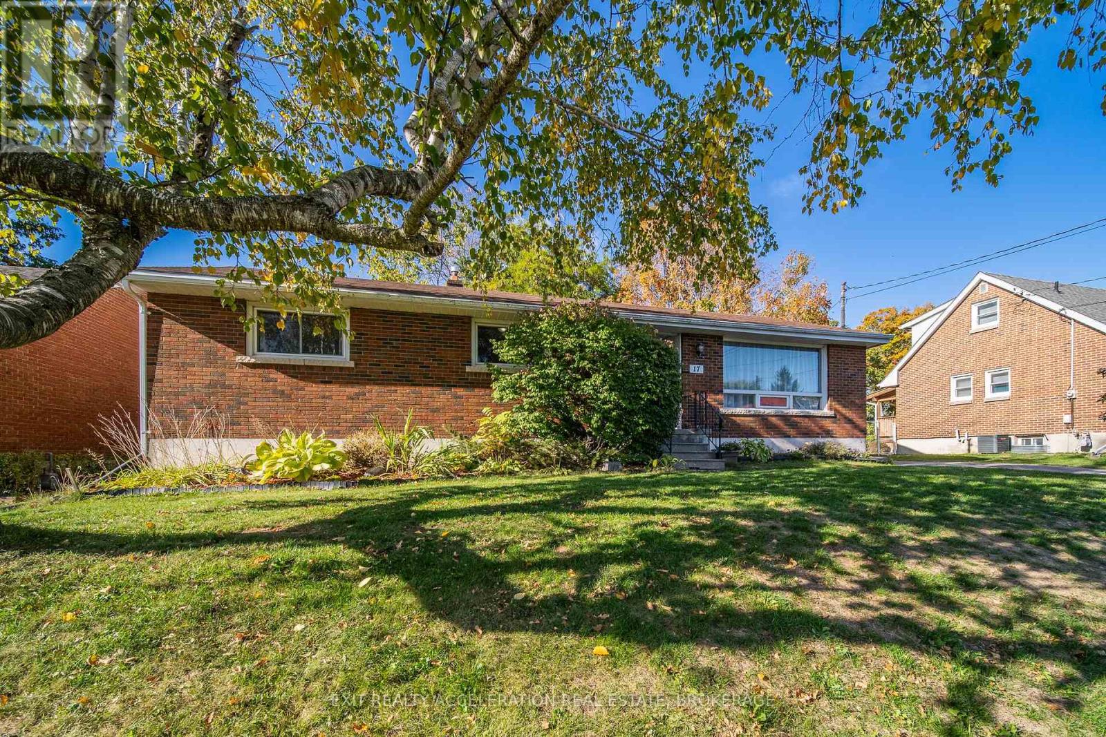 17 Sunset Crescent, Greater Napanee, Ontario  K7R 2G5 - Photo 2 - X12464127