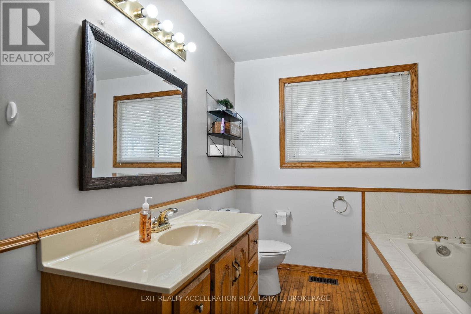 17 Sunset Crescent, Greater Napanee, Ontario  K7R 2G5 - Photo 24 - X12464127