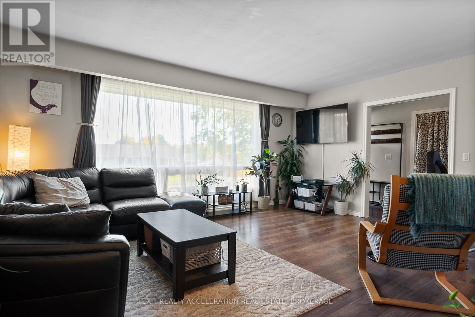 17 Sunset Crescent, Greater Napanee, Ontario  K7R 2G5 - Photo 8 - X12464127