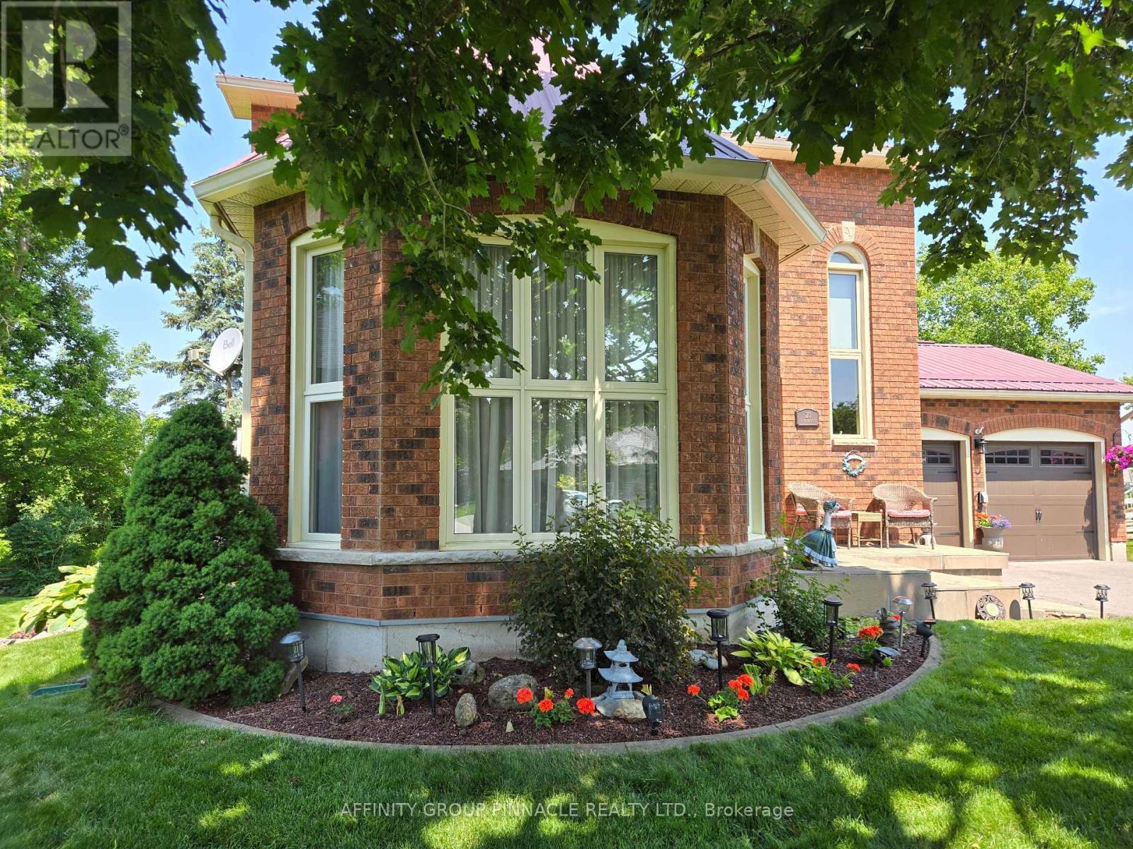 20 Olympia Court, Kawartha Lakes, Ontario  K9V 6C8 - Photo 3 - X12464076