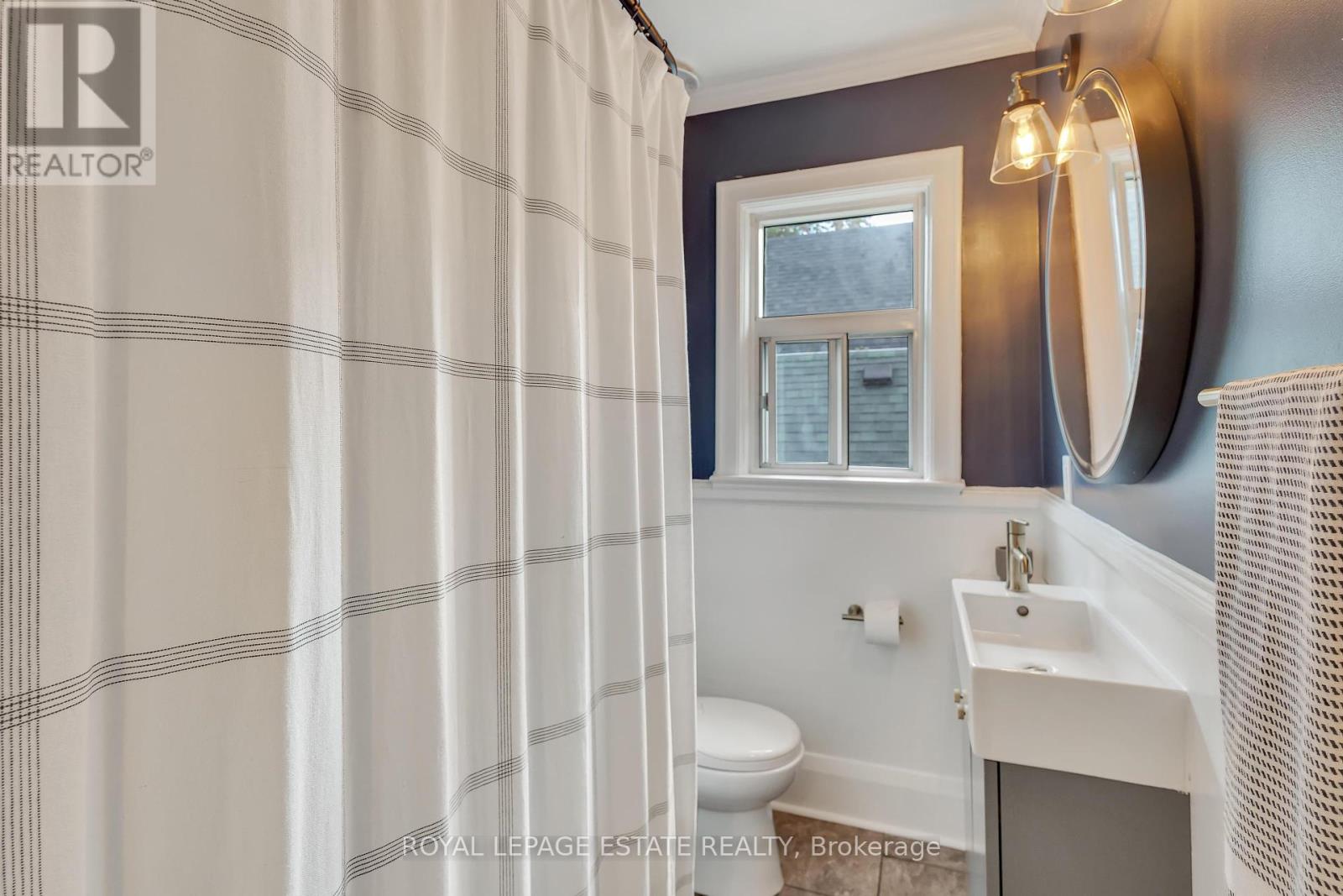 13 Eastdale Avenue, Toronto, Ontario  M4C 4Z8 - Photo 21 - E12463163