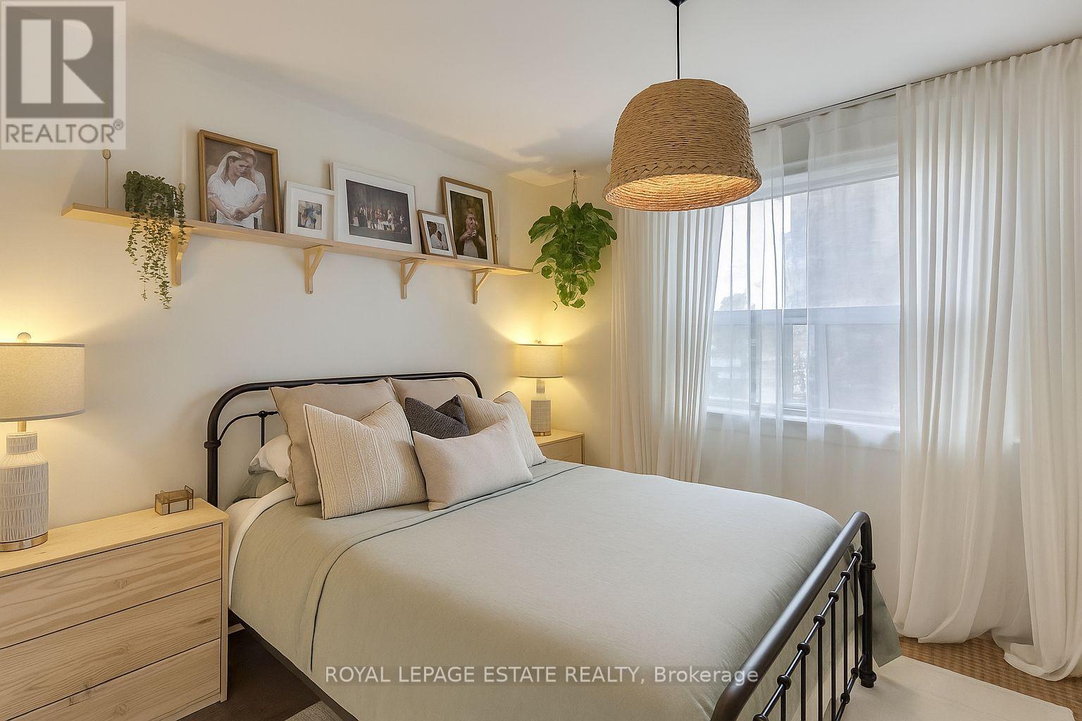 13 Eastdale Avenue, Toronto, Ontario  M4C 4Z8 - Photo 18 - E12463163