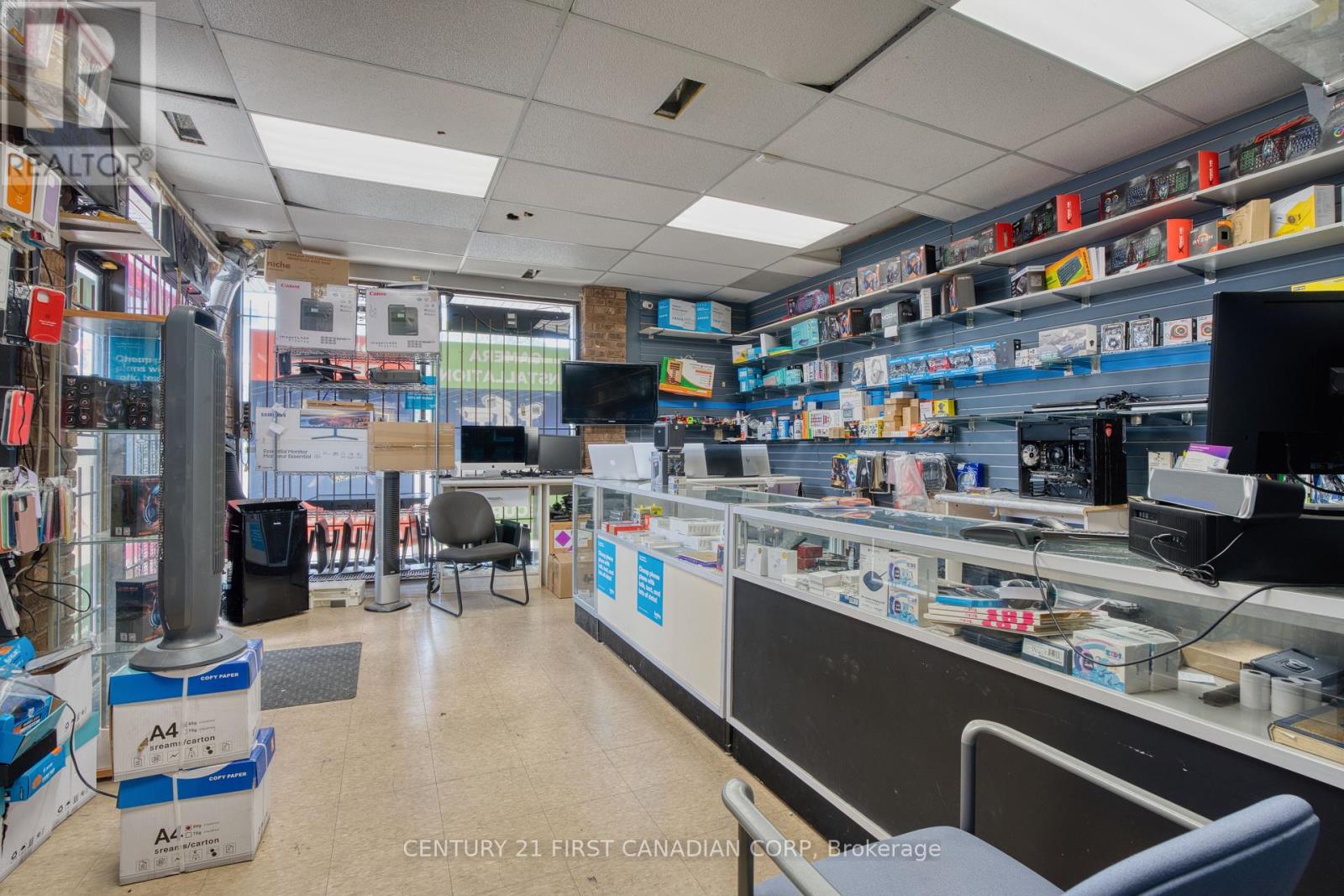 Unit 4 - 89 Wharncliffe Road N, London North, Ontario  N6H 2A7 - Photo 8 - X12464071