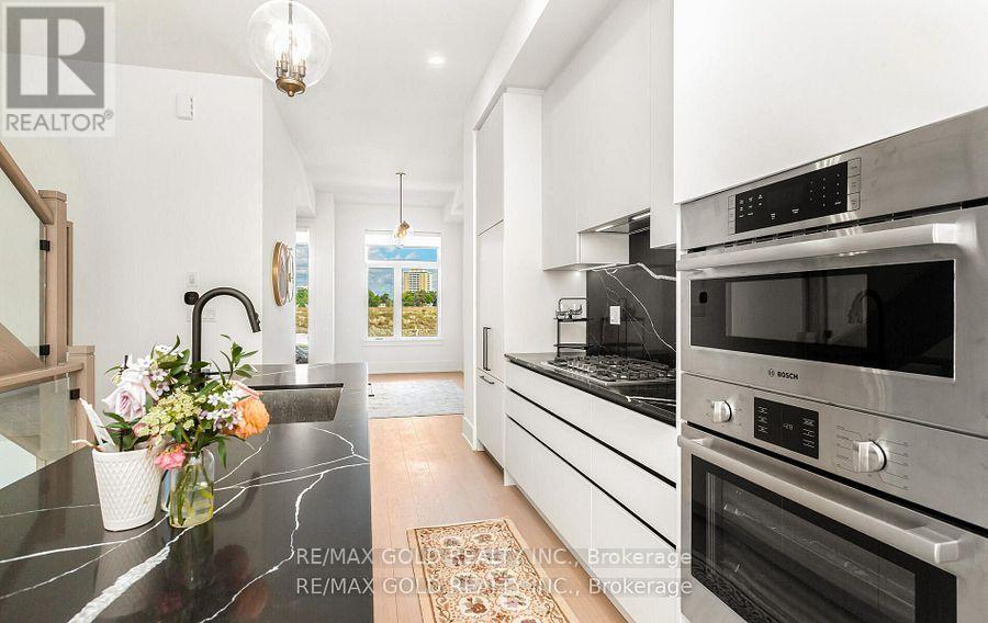 71 - 80 Coveside Drive W, Mississauga, Ontario  L5H 0B2 - Photo 6 - W12463402