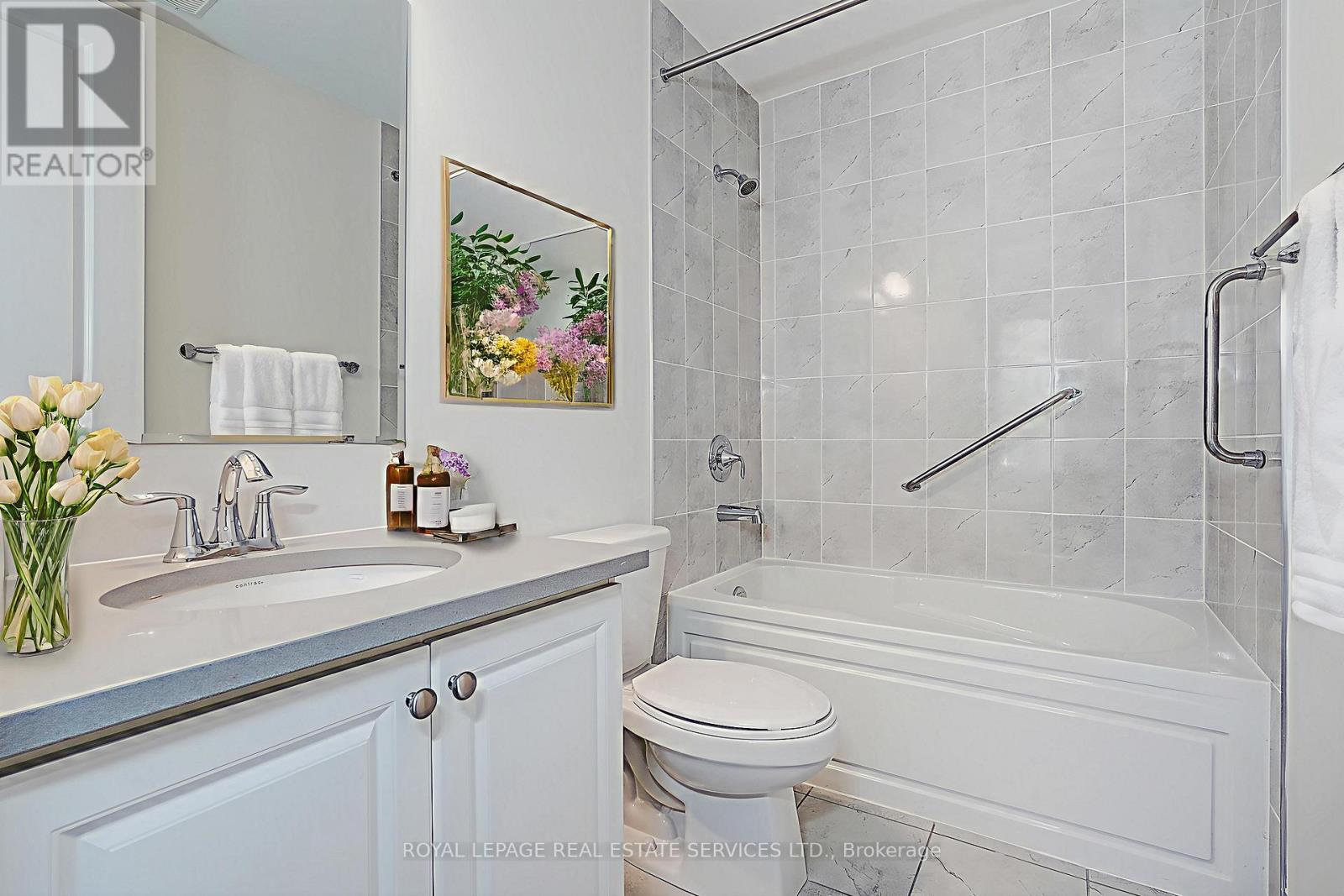 3353 Carding Mill Trail, Oakville, Ontario  L6M 1R7 - Photo 8 - W12455893