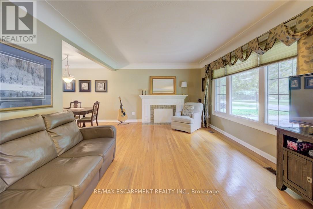 646 Iroquois Avenue, Hamilton, Ontario  L9G 3B4 - Photo 15 - X12463993