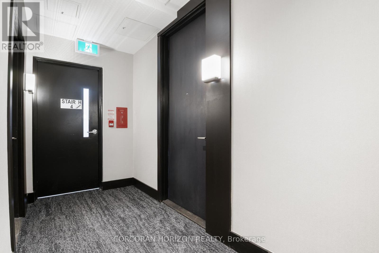 420 - 55 Duke Street W, Kitchener, Ontario  N2H 0C9 - Photo 2 - X12464019