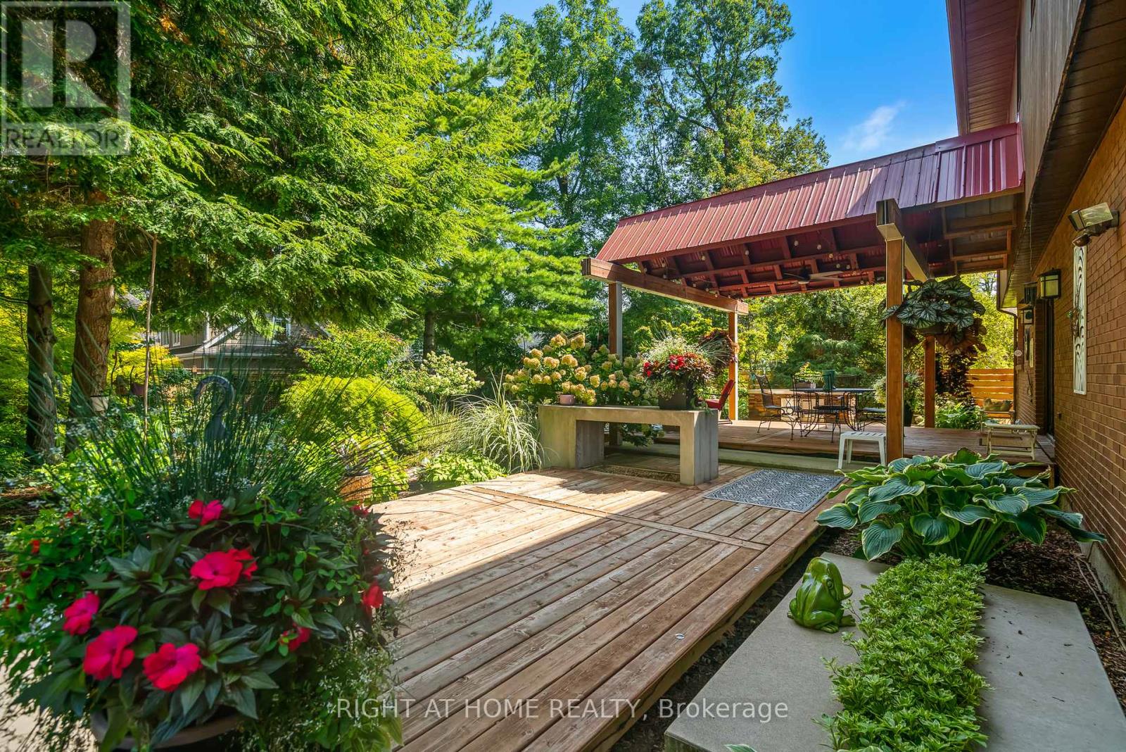 13 Oak Drive, Niagara-On-The-Lake, Ontario  L0S 1J0 - Photo 5 - X12464060