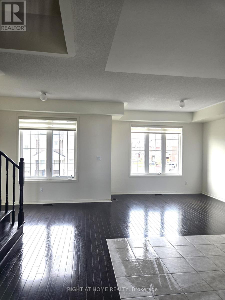 18 Hartney Drive, Richmond Hill, Ontario  L4S 0J8 - Photo 5 - N12461573