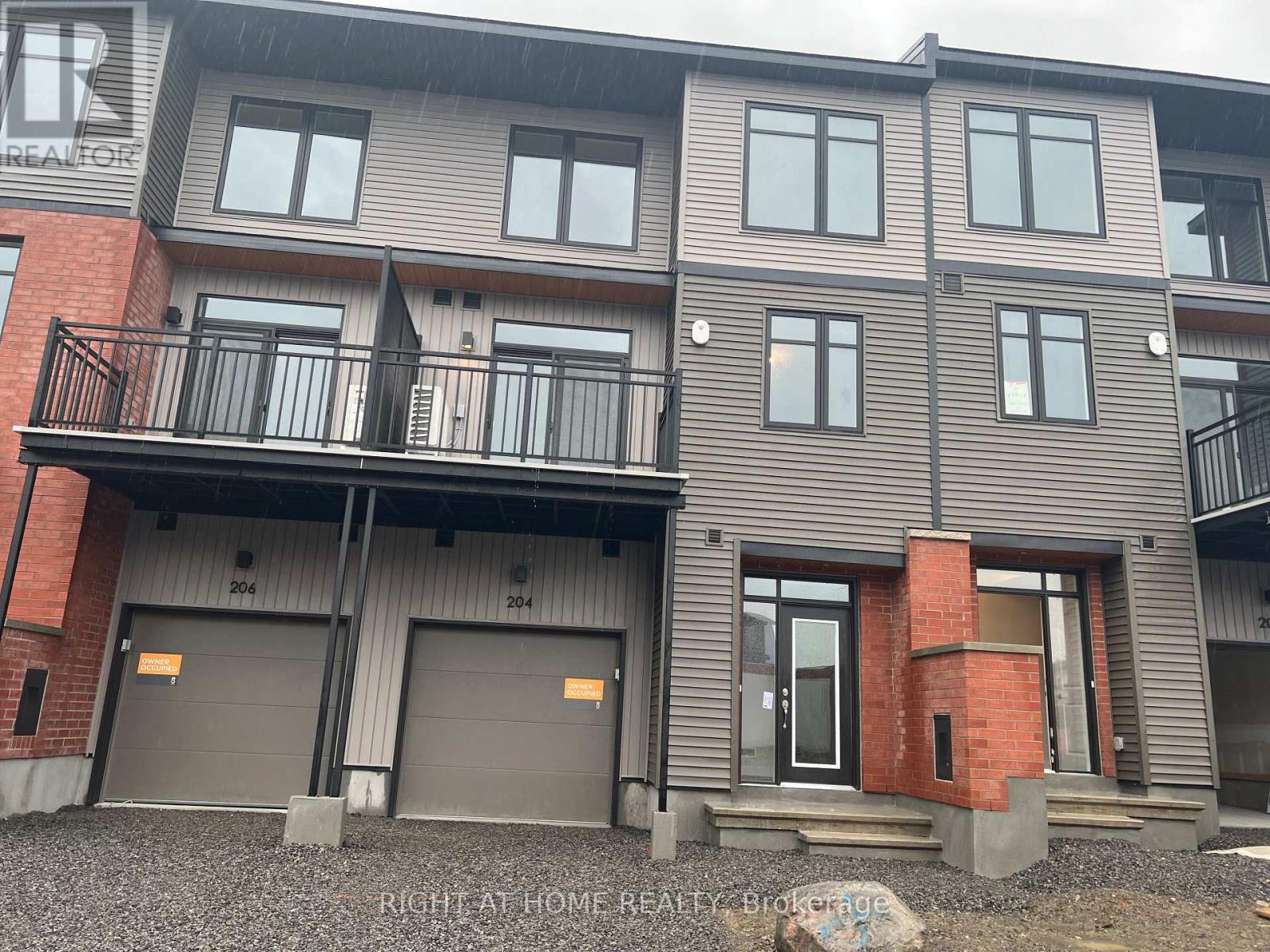 204 Tussock Private, Ottawa, Ontario  K1S 0M8 - Photo 2 - X12464167
