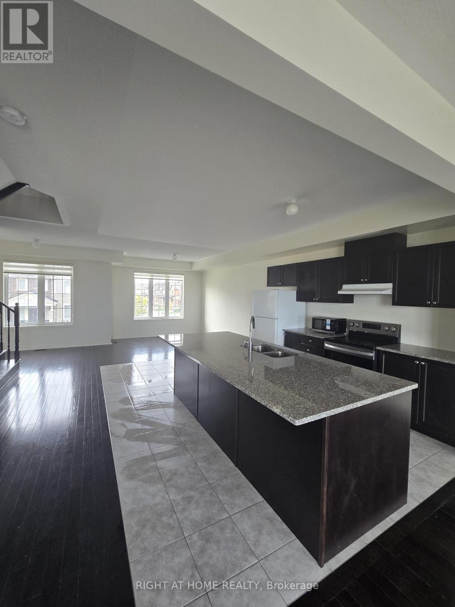 18 Hartney Drive, Richmond Hill, Ontario  L4S 0J8 - Photo 2 - N12461573