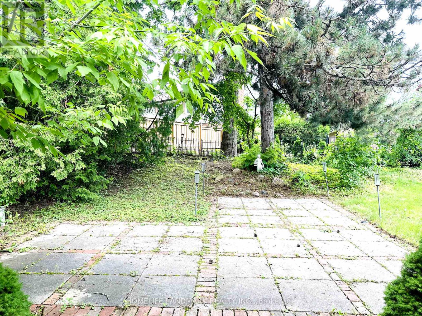 125 Bannatyne Drive, Toronto, Ontario  M2L 2P5 - Photo 38 - C12461322