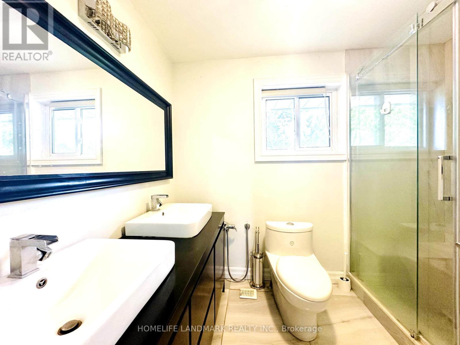 125 Bannatyne Drive, Toronto, Ontario  M2L 2P5 - Photo 7 - C12461322