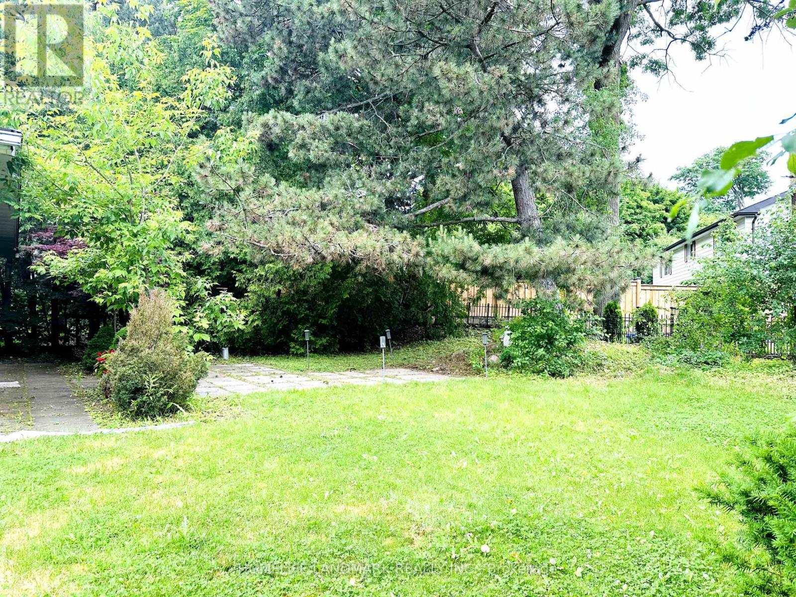 125 Bannatyne Drive, Toronto, Ontario  M2L 2P5 - Photo 32 - C12461322