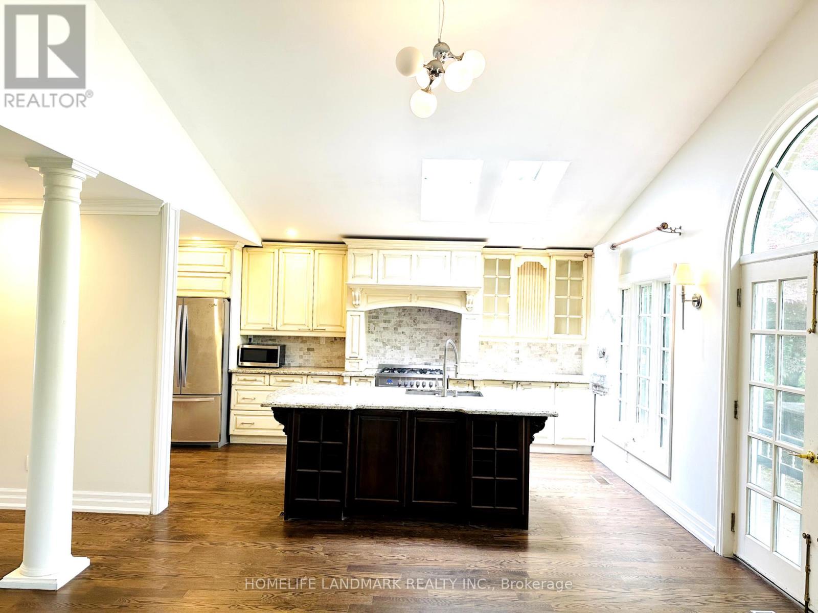 125 Bannatyne Drive, Toronto, Ontario  M2L 2P5 - Photo 10 - C12461322