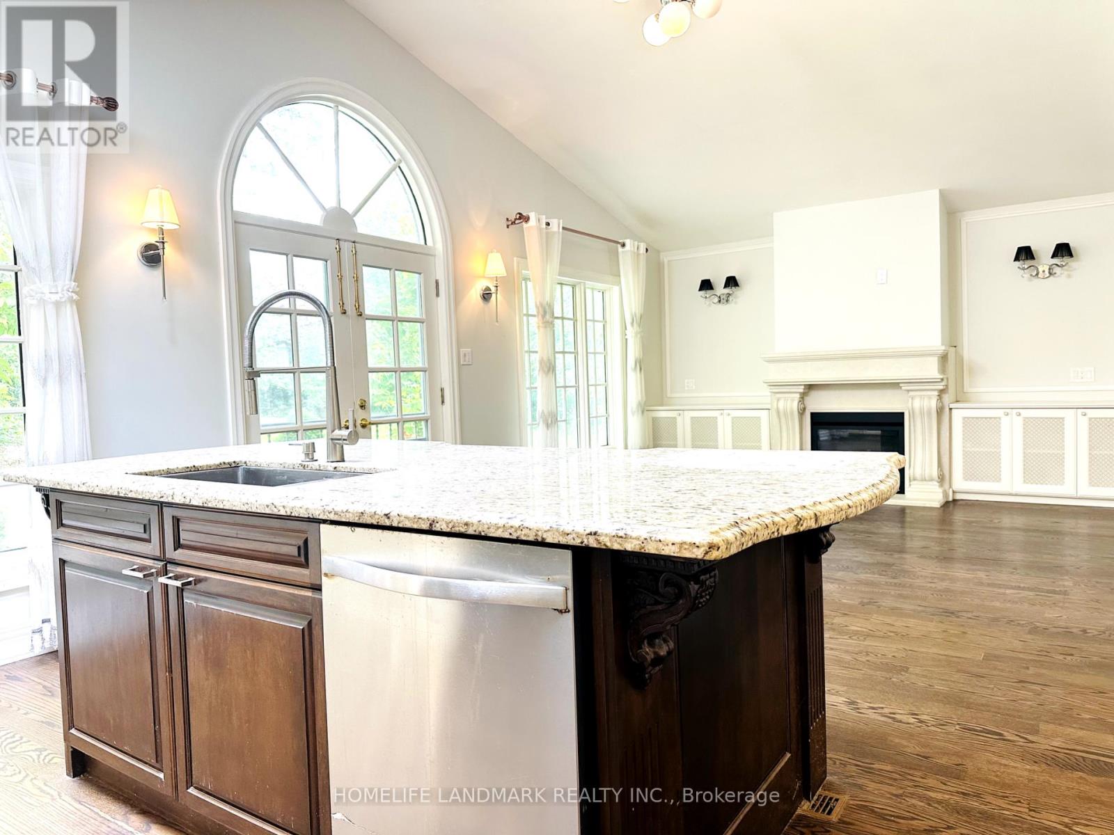 125 Bannatyne Drive, Toronto, Ontario  M2L 2P5 - Photo 17 - C12461322