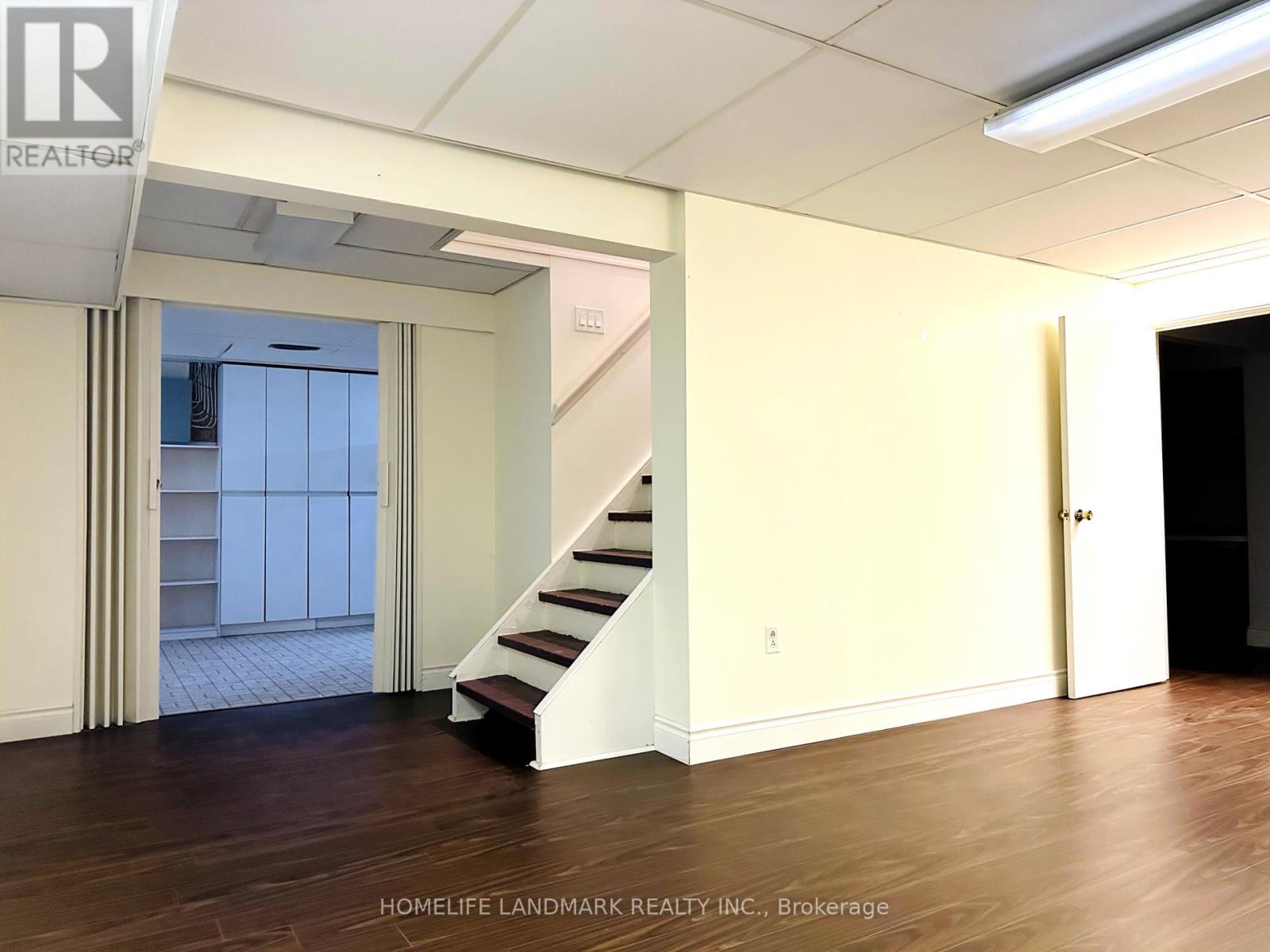 125 Bannatyne Drive, Toronto, Ontario  M2L 2P5 - Photo 8 - C12461322